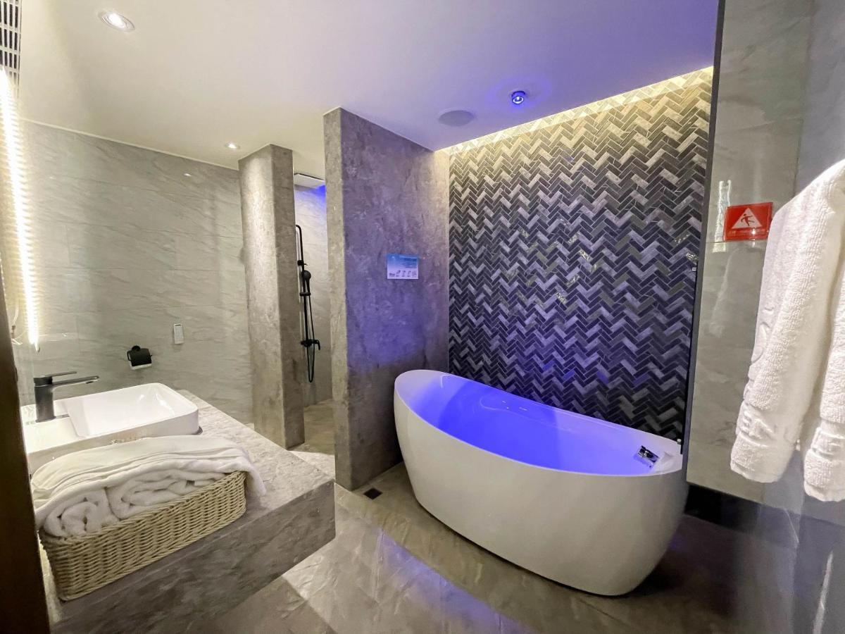Fifth Avenue Motel Taichung Eksteriør bilde