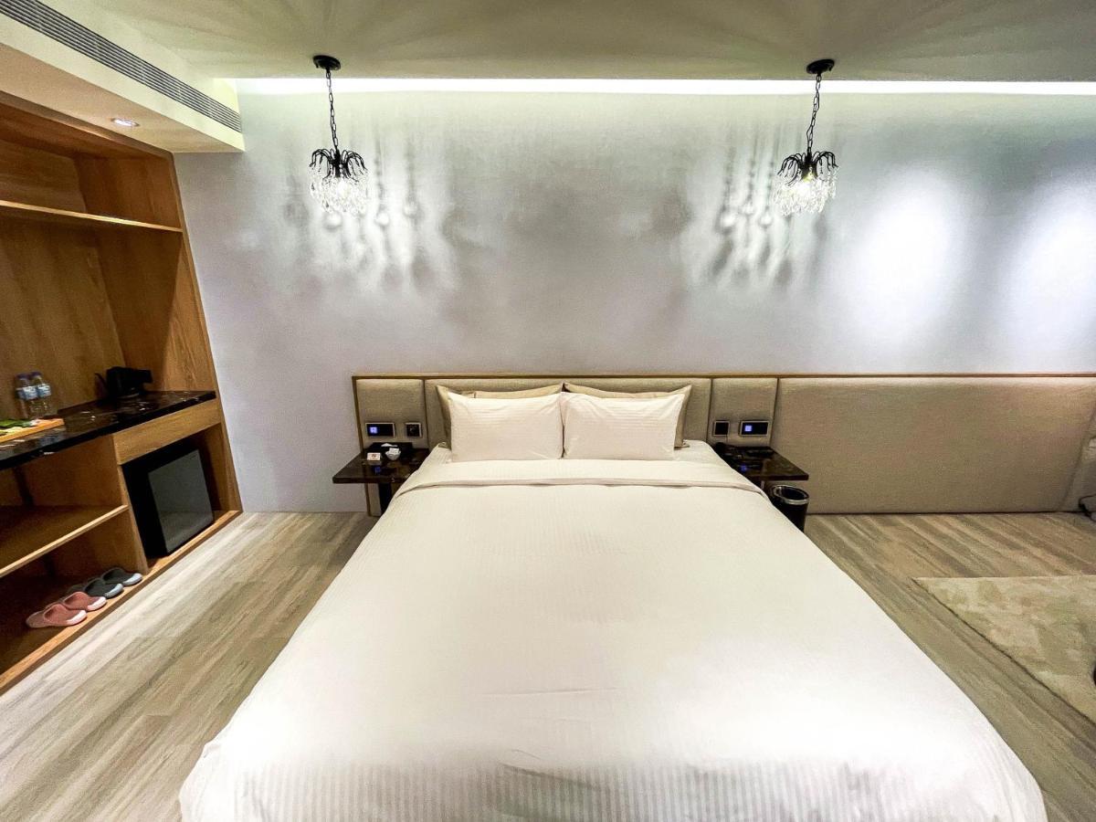 Fifth Avenue Motel Taichung Eksteriør bilde