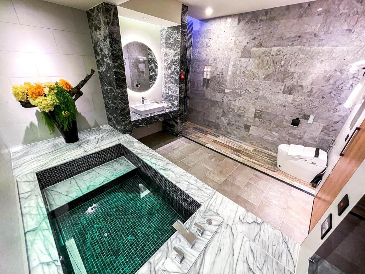 Fifth Avenue Motel Taichung Eksteriør bilde