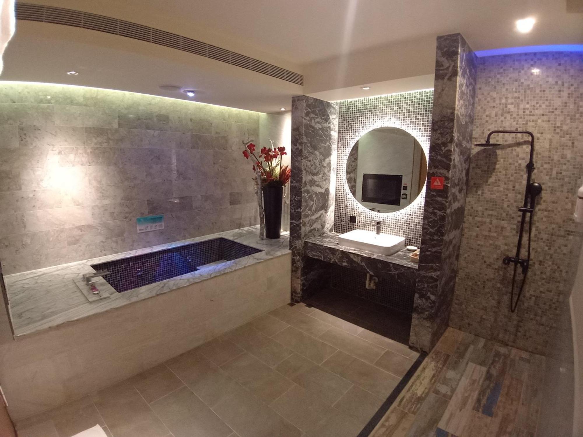 Fifth Avenue Motel Taichung Eksteriør bilde